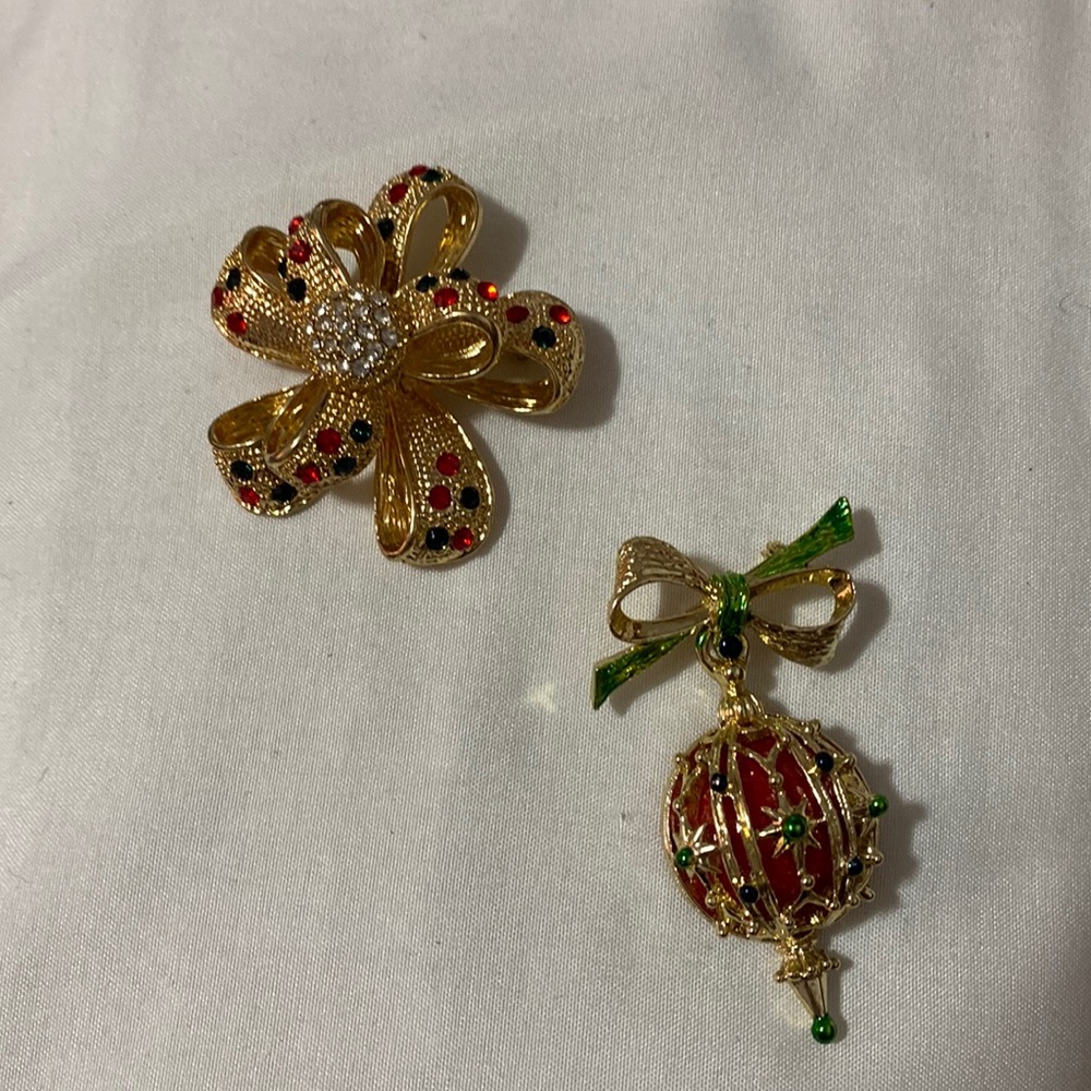 Christmas brooch bundle of 2